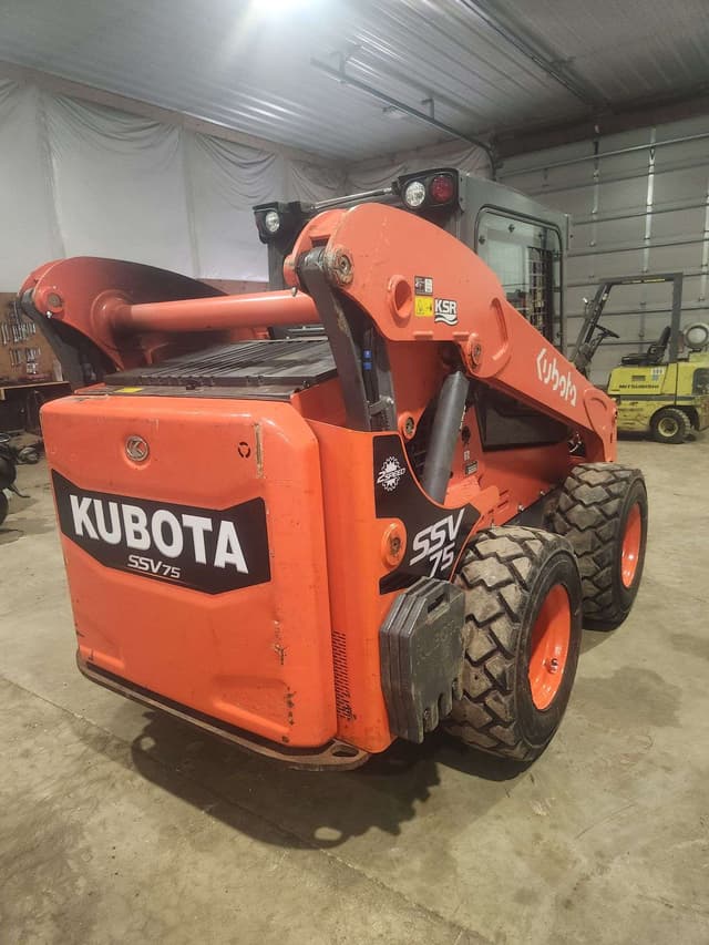 Image of Kubota SSV75 equipment image 2