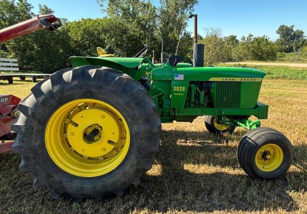 Image of John Deere 3020 equipment image 2