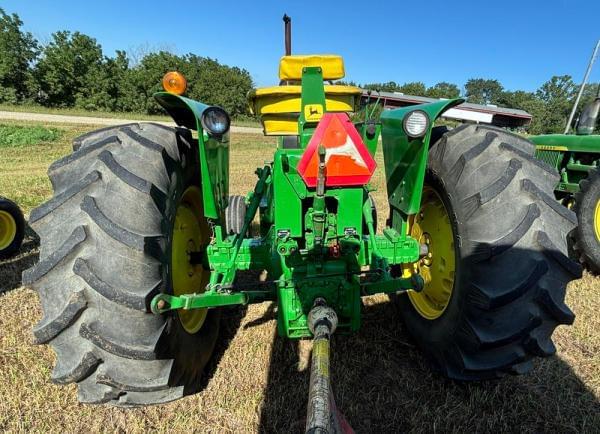 Image of John Deere 3020 equipment image 4