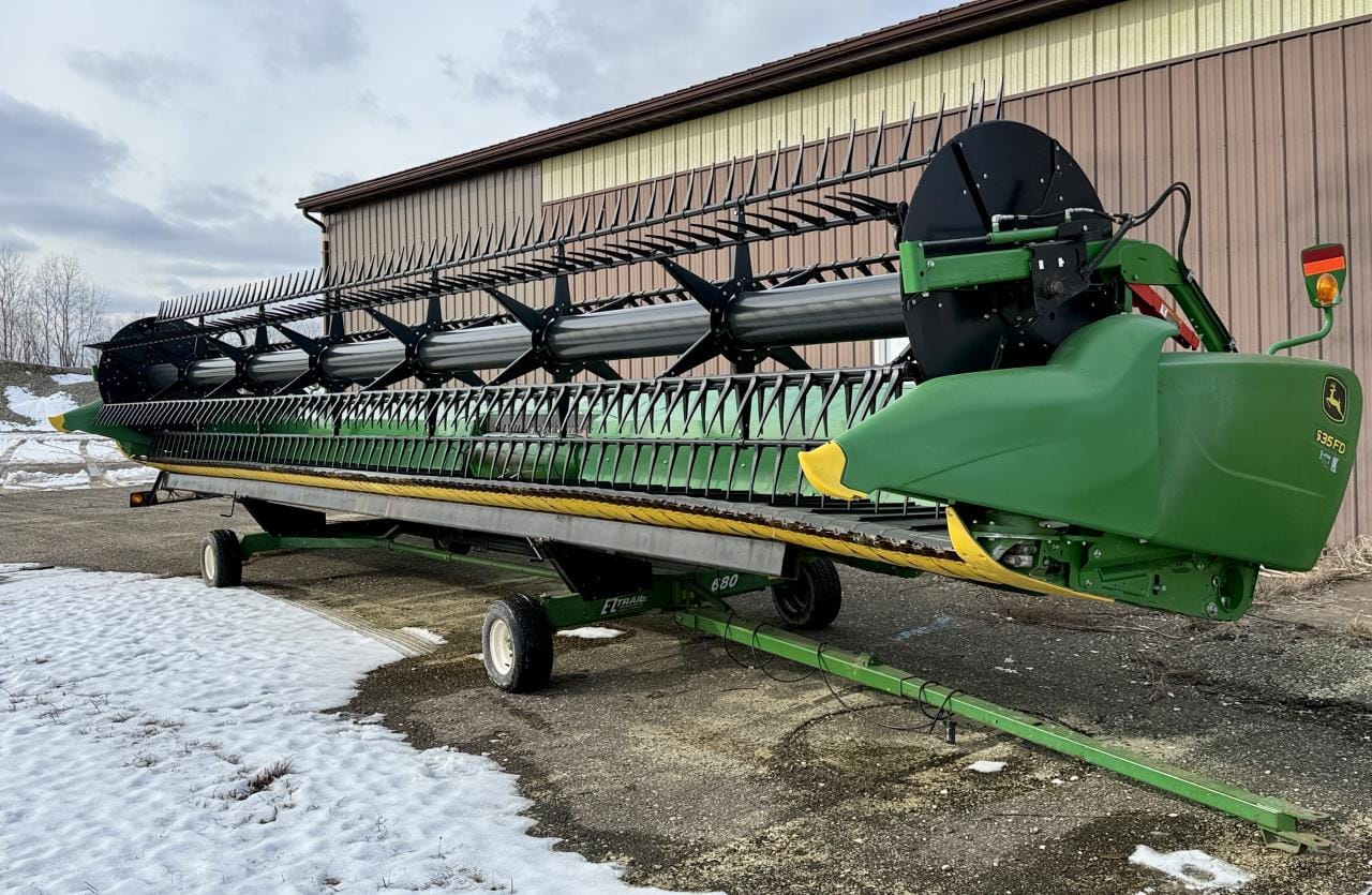 John Deere 635FD Equipment Image0