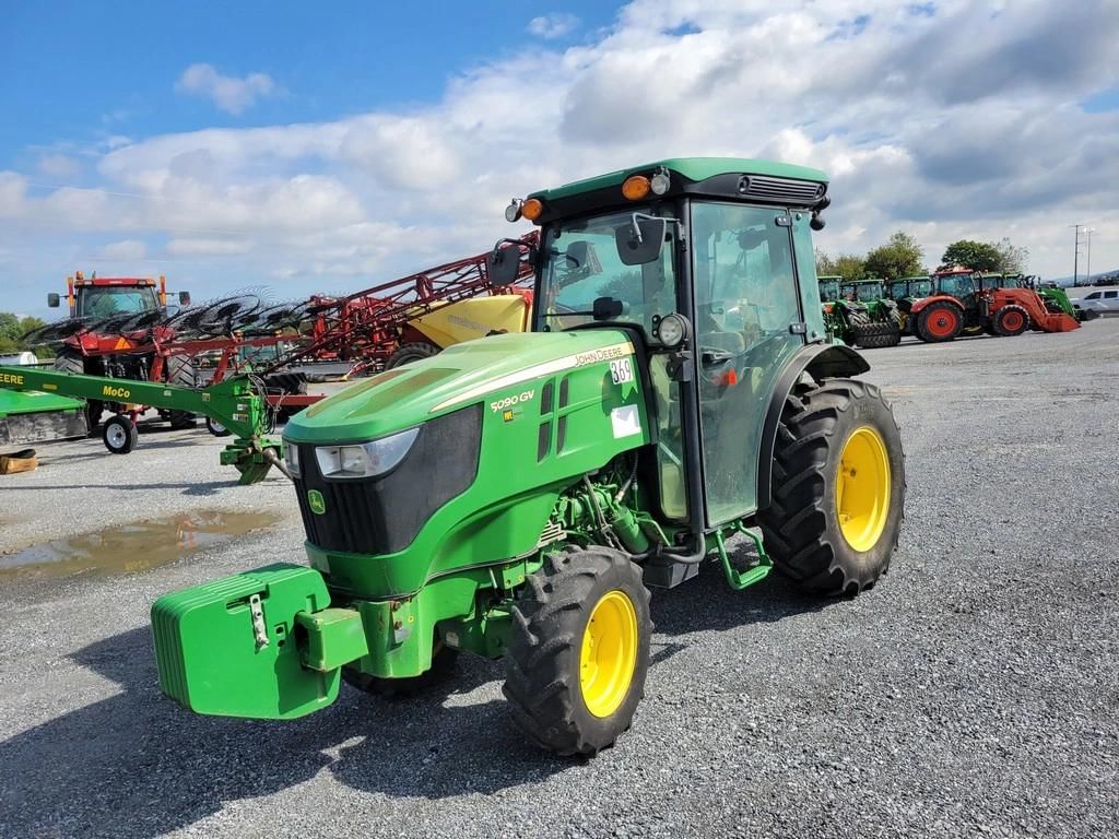 2018 John Deere 5090GV Equipment Image0
