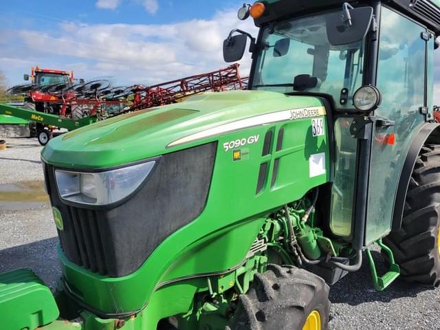 Image of John Deere 5090GV equipment image 3