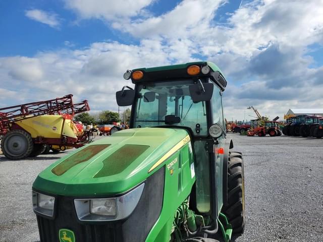 Image of John Deere 5090GV equipment image 4