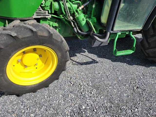 Image of John Deere 5090GV equipment image 2