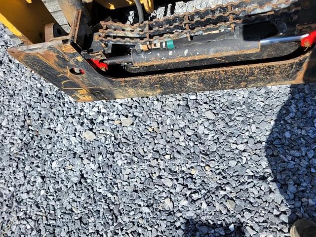 Image of Caterpillar 259D3 equipment image 4