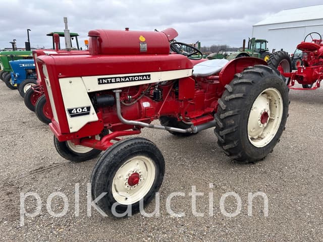 Image of International Harvester 404 equipment image 3