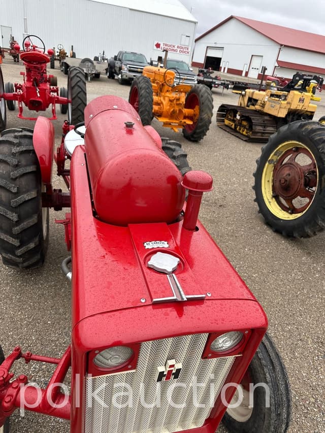 Image of International Harvester 404 equipment image 2