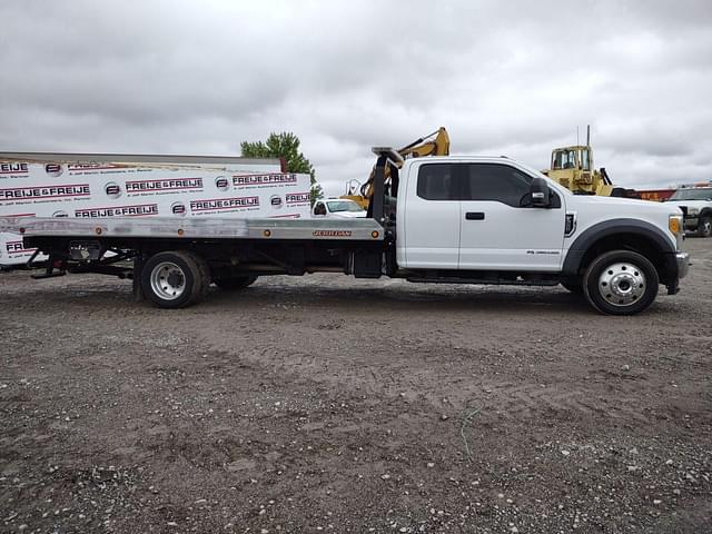 Image of Ford F-550 equipment image 3