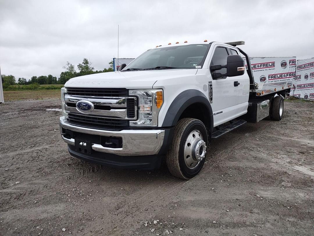 Image of Ford F-550 Primary image