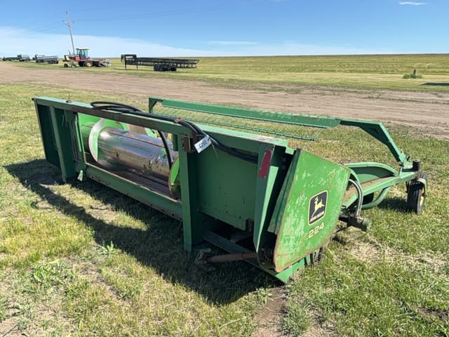 Image of John Deere 212 equipment image 2