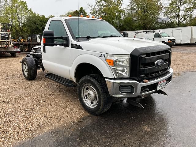 Image of Ford F-350 equipment image 2