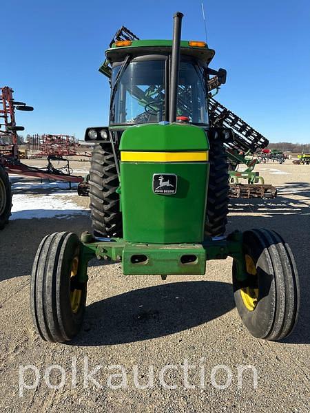 Image of John Deere 2940 equipment image 1