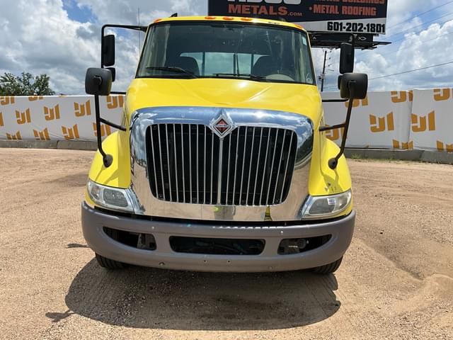 Image of International 8600 equipment image 1