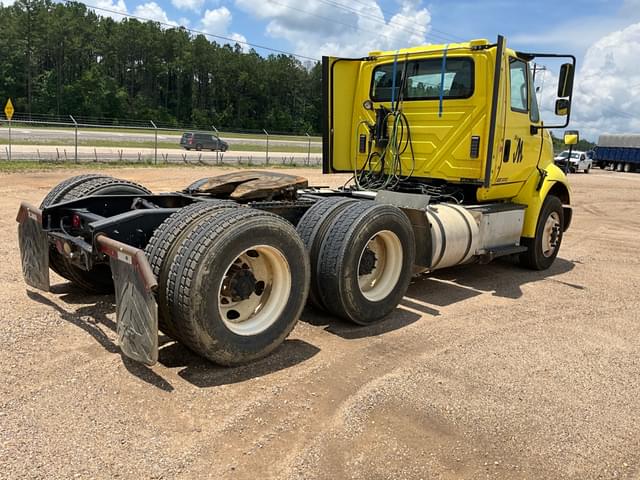 Image of International 8600 equipment image 4