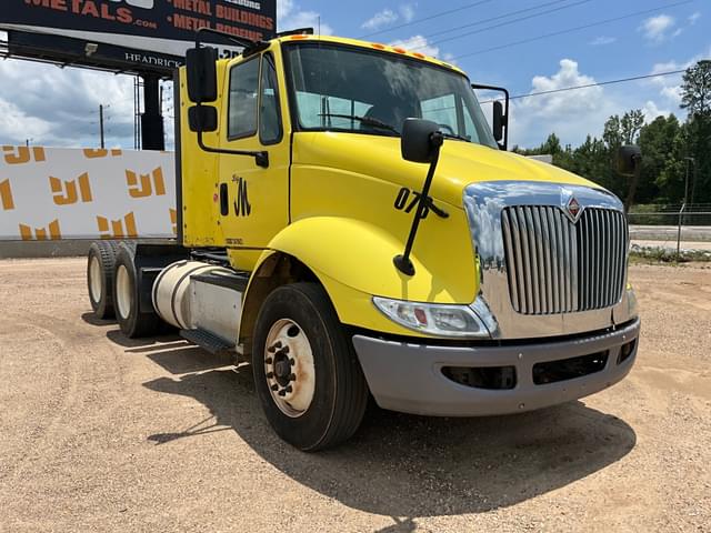 Image of International 8600 equipment image 2