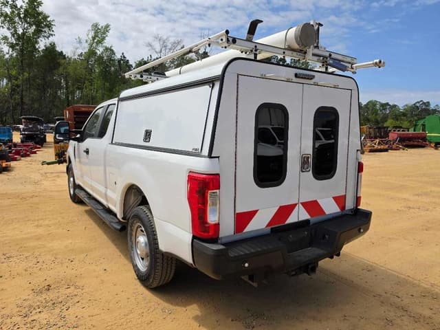 Image of Ford F-250 equipment image 1