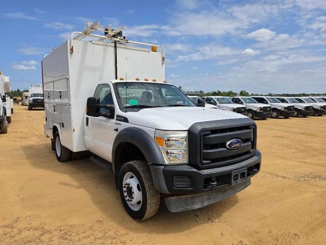 Image of Ford F-550 equipment image 3
