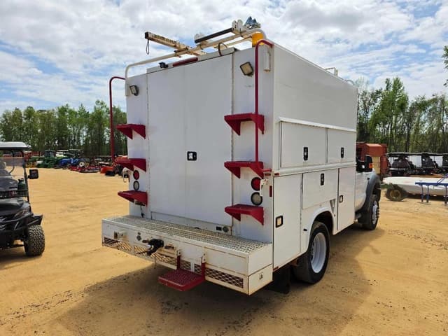 Image of Ford F-550 equipment image 2