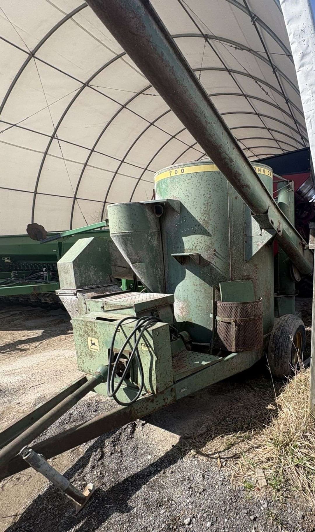Image of John Deere 700 Image 1