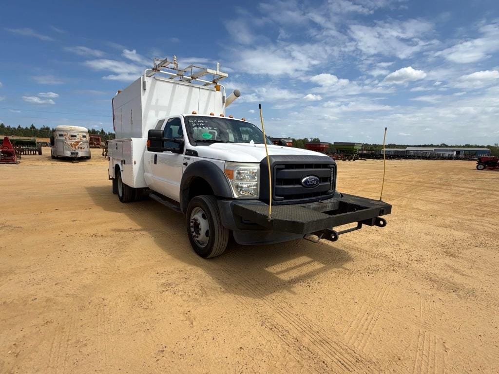 2016 Ford F-550 Equipment Image0
