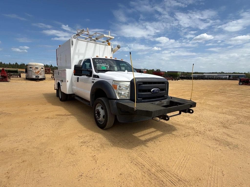 Image of Ford F-550 Primary image