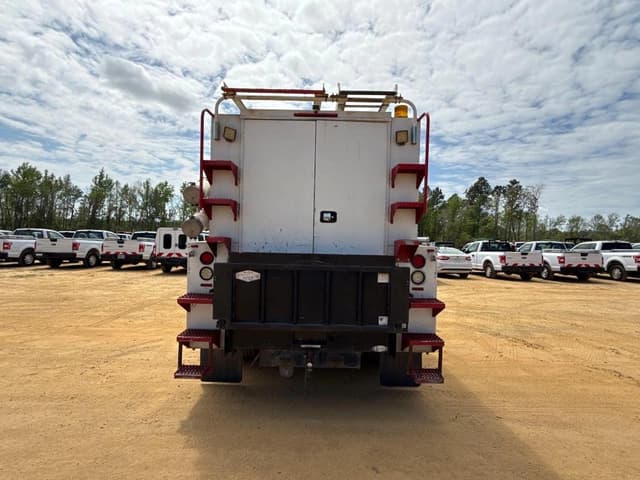 Image of Ford F-550 equipment image 4