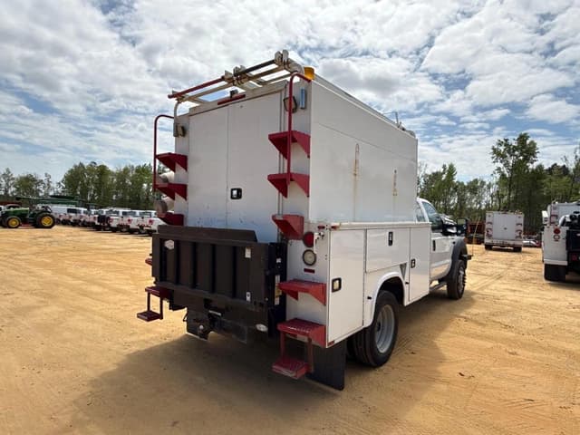 Image of Ford F-550 equipment image 3