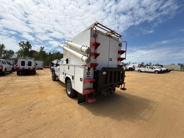Image of Ford F-550 equipment image 2