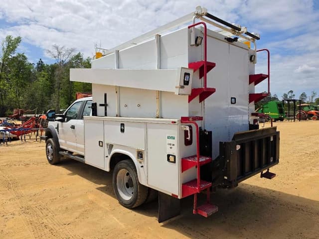 Image of Ford F-550 equipment image 1