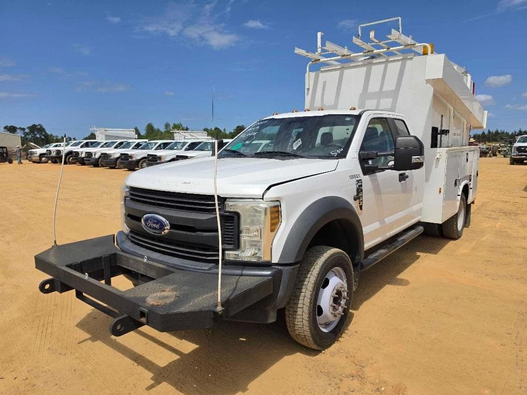 Image of Ford F-550 Primary image