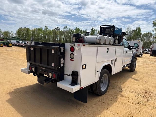 Image of Ford F-450 equipment image 3