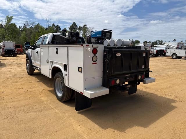 Image of Ford F-450 equipment image 2