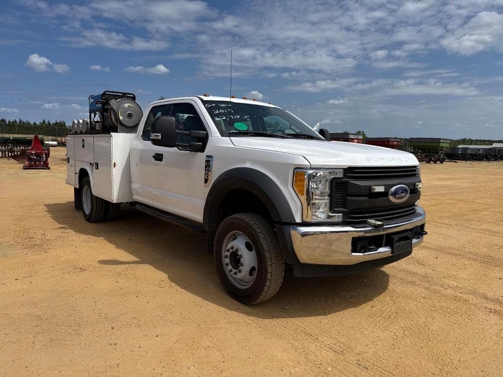 Image of Ford F-450 Primary image