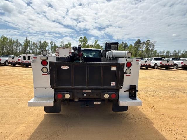 Image of Ford F-450 equipment image 4