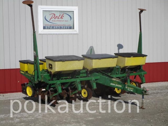 Image of John Deere 7200 equipment image 1