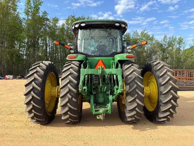 Image of John Deere 8260R equipment image 4