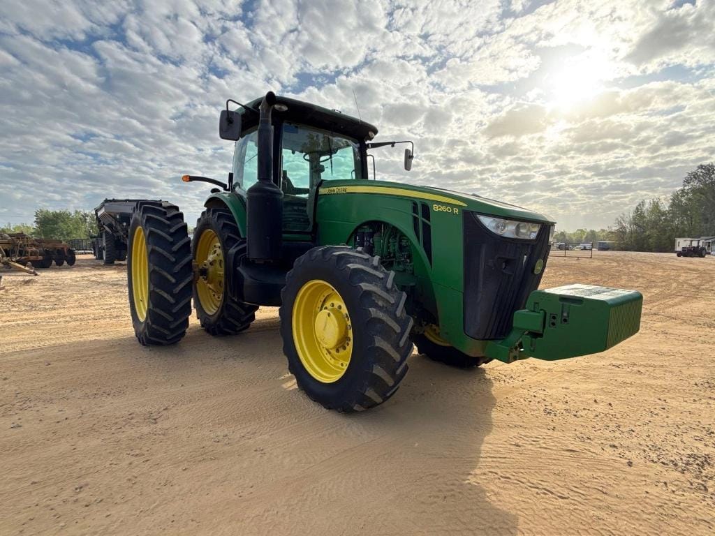 2012 John Deere 8260R Equipment Image0