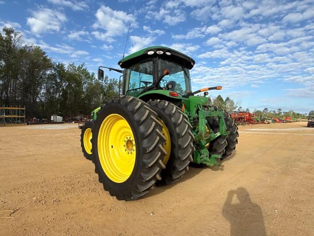 Image of John Deere 8260R equipment image 2