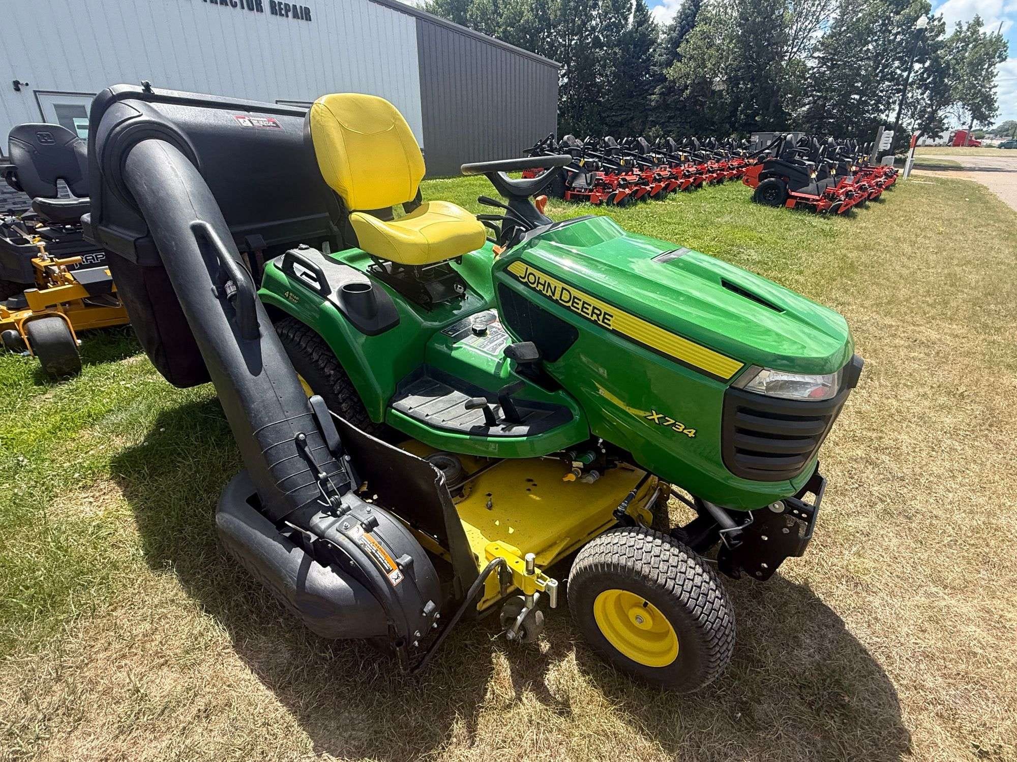 John Deere X734 Equipment Image0