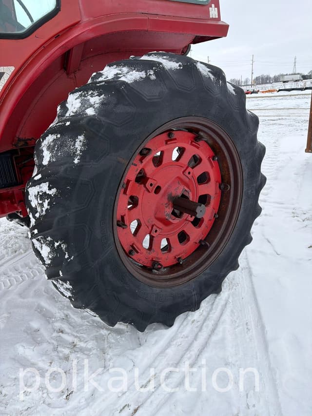 Image of International Harvester 1066 equipment image 3