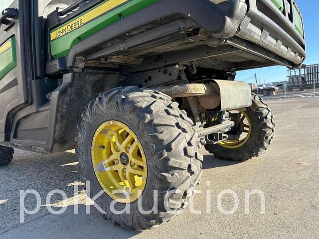 Image of John Deere XUV 835R equipment image 3