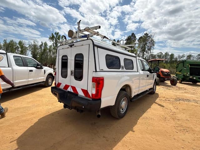 Image of Ford F-250 equipment image 3