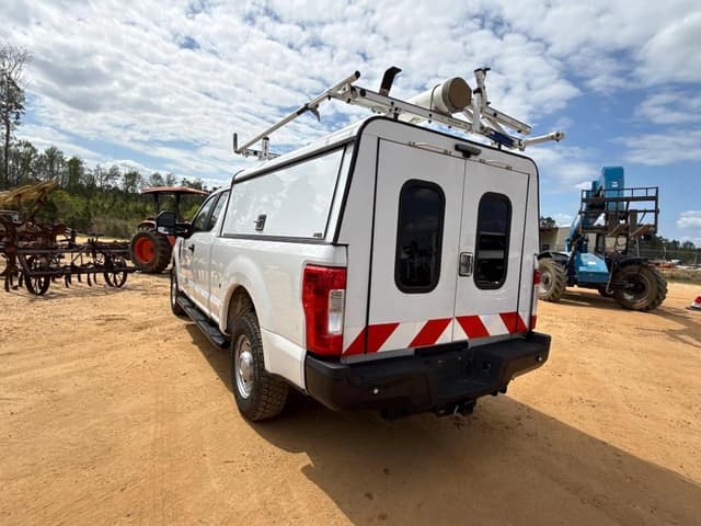 Image of Ford F-250 equipment image 2