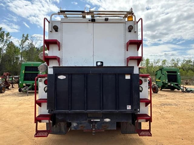 Image of Ford F-550 equipment image 3