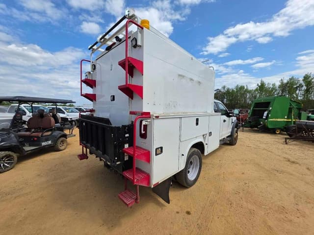 Image of Ford F-550 equipment image 2