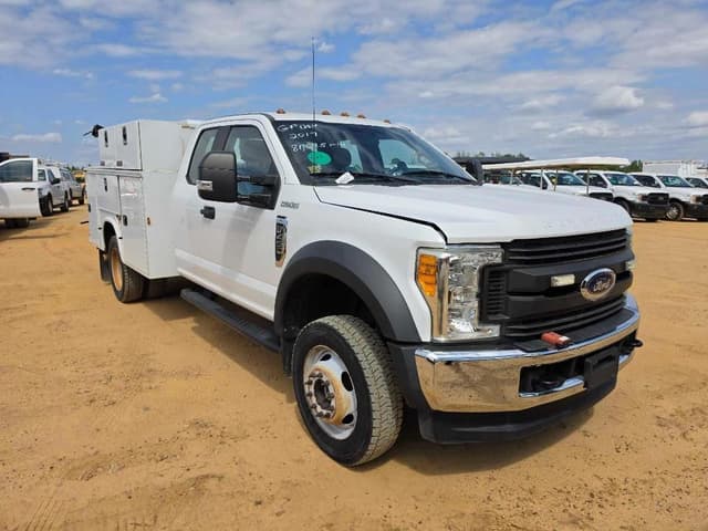 Image of Ford F-450 equipment image 3