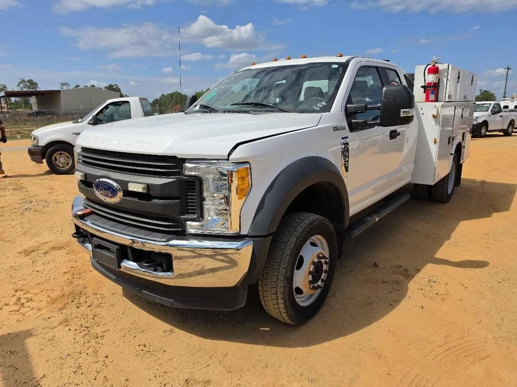 Image of Ford F-450 Primary image
