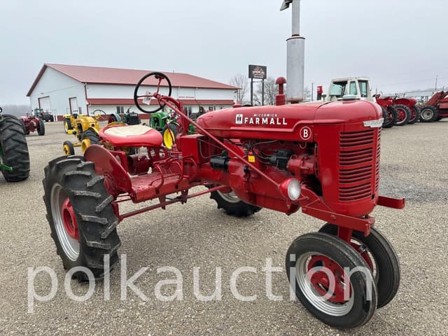 Image of Farmall B equipment image 3