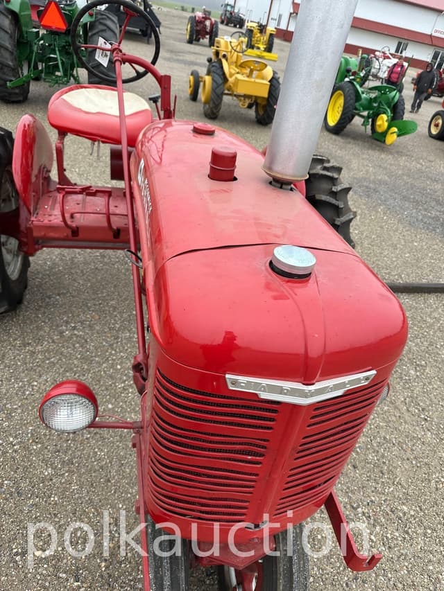 Image of Farmall B equipment image 2