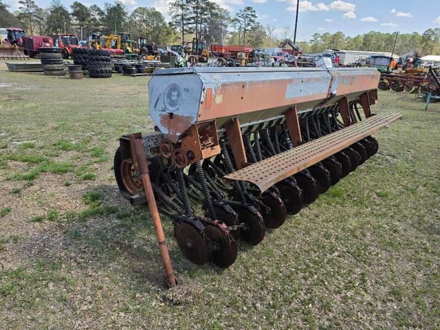 Image of Lilliston 2450 equipment image 2